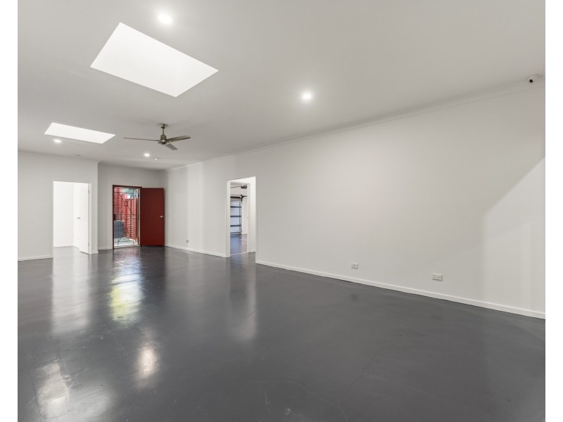 39 Kumbari Avenue, Southport QLD 4215