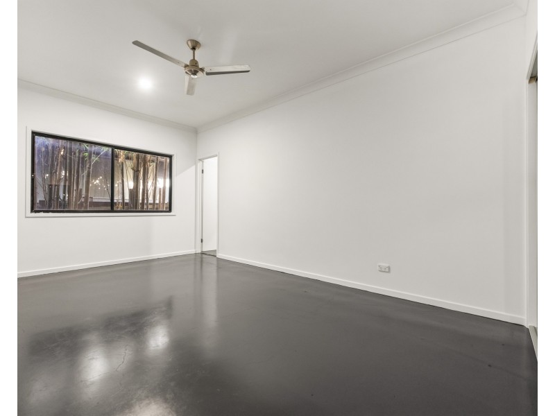 39 Kumbari Avenue, Southport QLD 4215