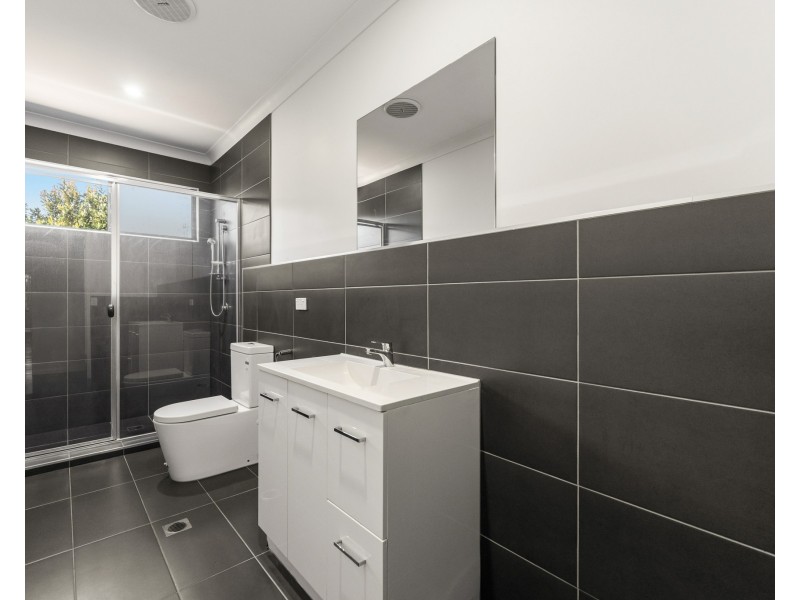 39 Kumbari Avenue, Southport QLD 4215