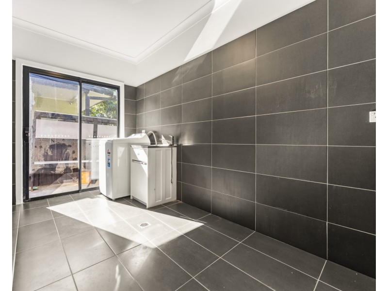 39 Kumbari Avenue, Southport QLD 4215