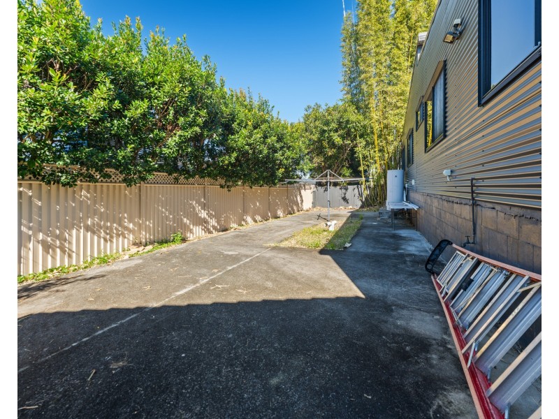 39 Kumbari Avenue, Southport QLD 4215