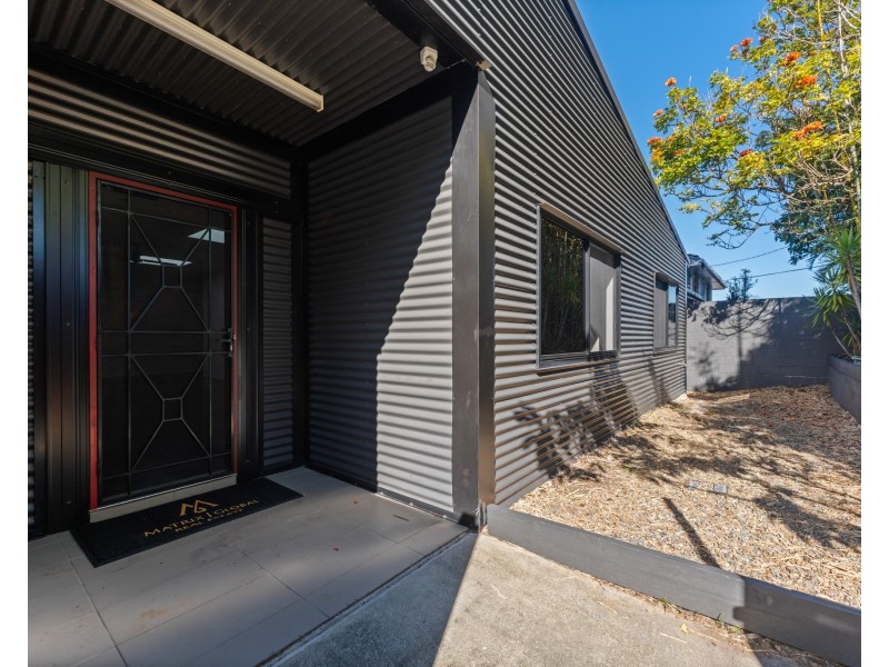 39 Kumbari Avenue, Southport QLD 4215