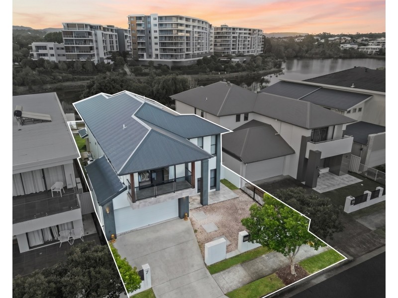 7 Jurien Crescent, Varsity Lakes QLD 4227