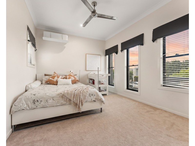 7 Jurien Crescent, Varsity Lakes QLD 4227