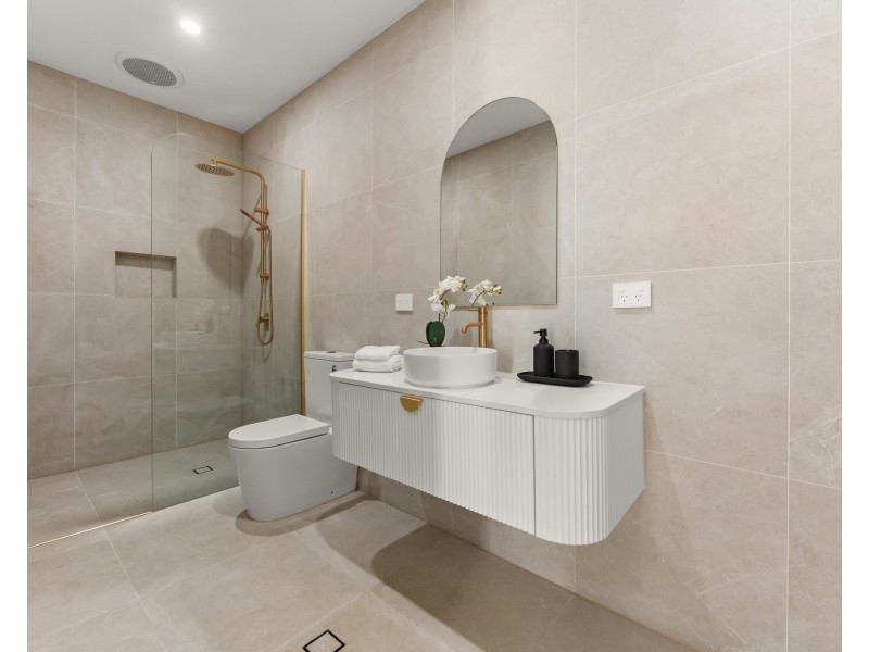 3105 Riverleigh Drive, Hope Island QLD 4212