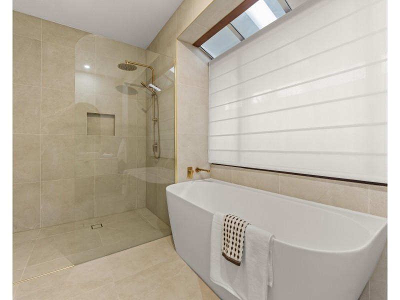 3105 Riverleigh Drive, Hope Island QLD 4212