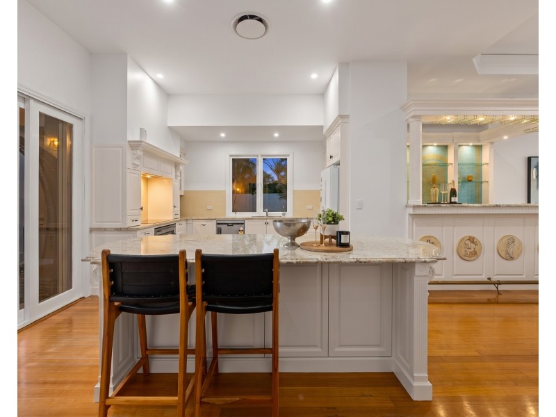 3105 Riverleigh Drive, Hope Island QLD 4212