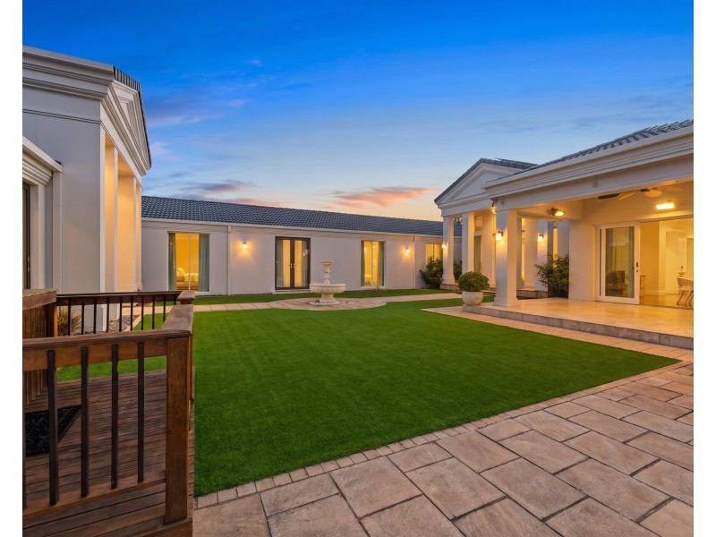 3105 Riverleigh Drive, Hope Island QLD 4212