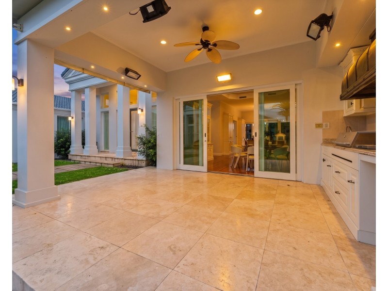 3105 Riverleigh Drive, Hope Island QLD 4212