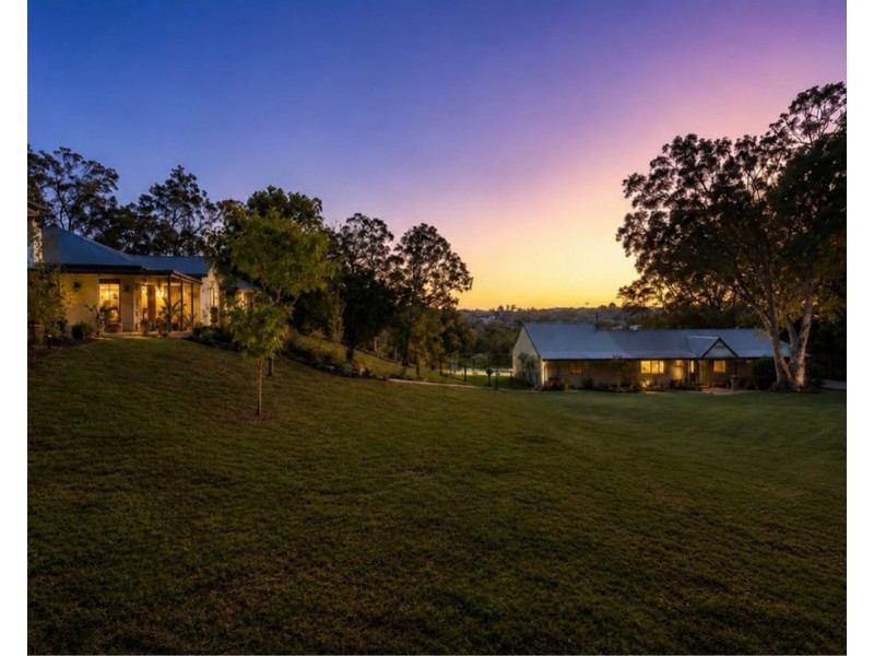 25 Uplands Drive, Parkwood QLD 4214