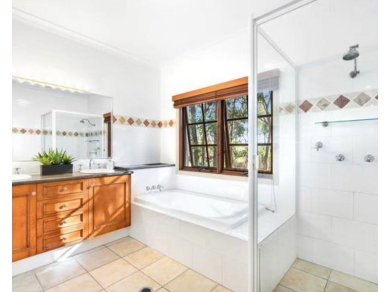 25 Uplands Drive, Parkwood QLD 4214