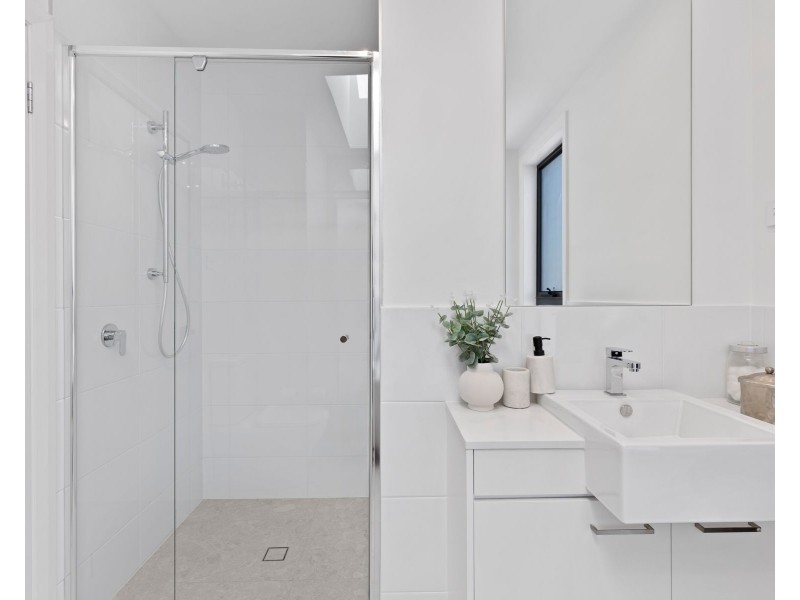 2/2 Dolphin Point Road, Burrill Lake NSW 2539