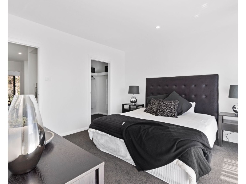 2/2 Dolphin Point Road, Burrill Lake NSW 2539