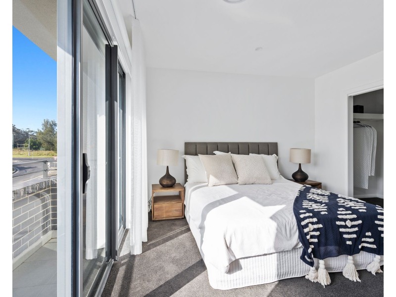 3/2 Dolphin Point Road, Burrill Lake NSW 2539