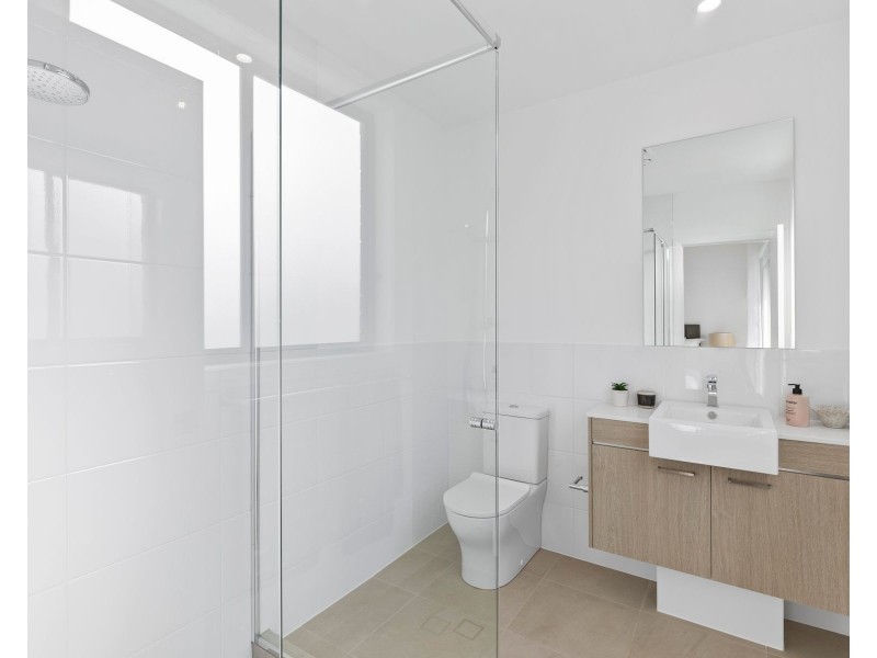 3/2 Dolphin Point Road, Burrill Lake NSW 2539