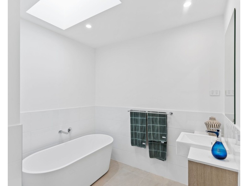 3/2 Dolphin Point Road, Burrill Lake NSW 2539