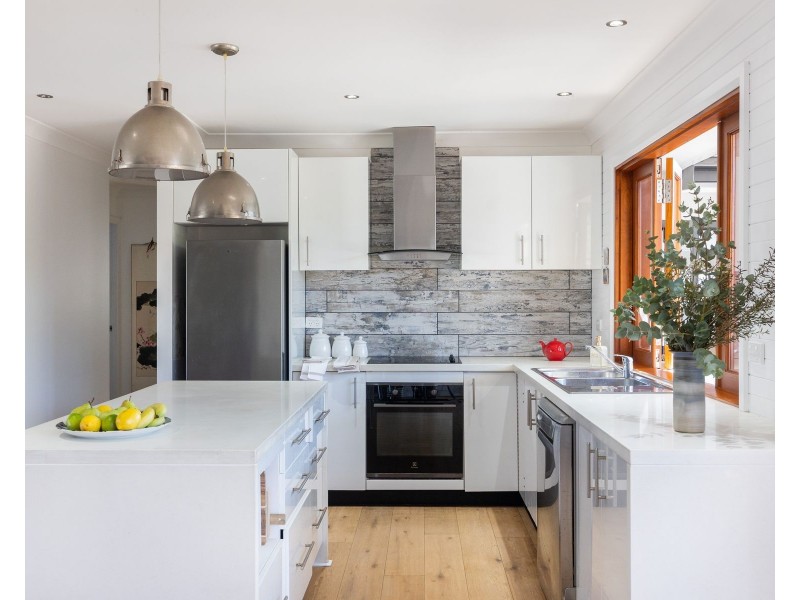 76 Tallwood Avenue, Mollymook Beach NSW 2539