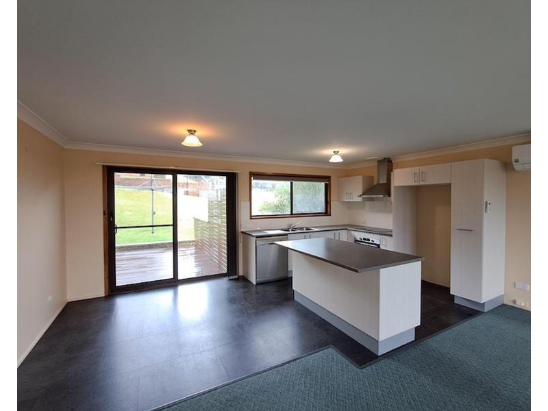 33 Canberra Crescent, Burrill Lake NSW 2539
