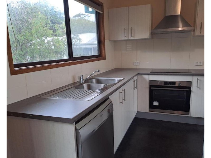 33 Canberra Crescent, Burrill Lake NSW 2539