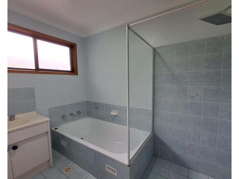 33 Canberra Crescent, Burrill Lake NSW 2539