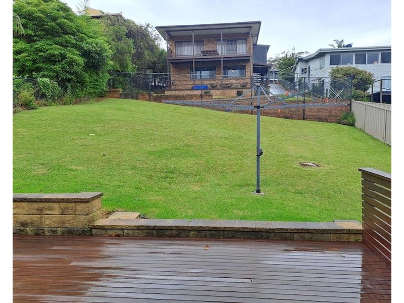 33 Canberra Crescent, Burrill Lake NSW 2539