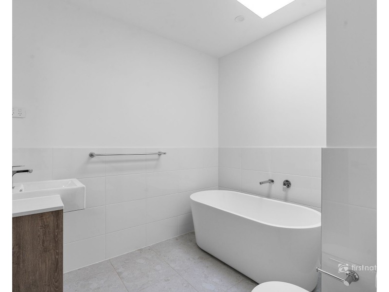8/2 Dolphin Point Road, Burrill Lake NSW 2539