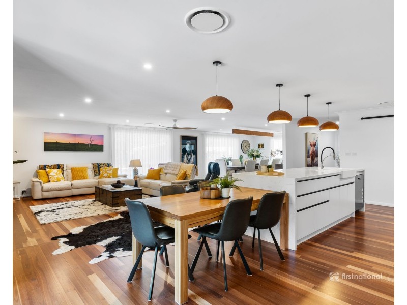 36 Mison Circuit, Mollymook Beach NSW 2539