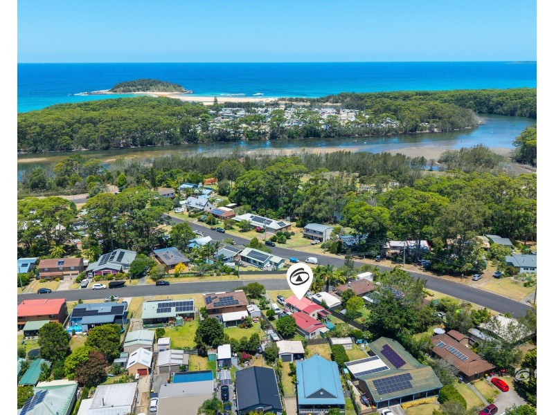 35 TORQUAY DRIVE, Lake Tabourie NSW 2539