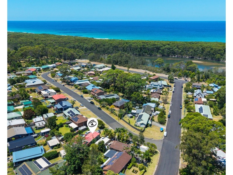 35 TORQUAY DRIVE, Lake Tabourie NSW 2539