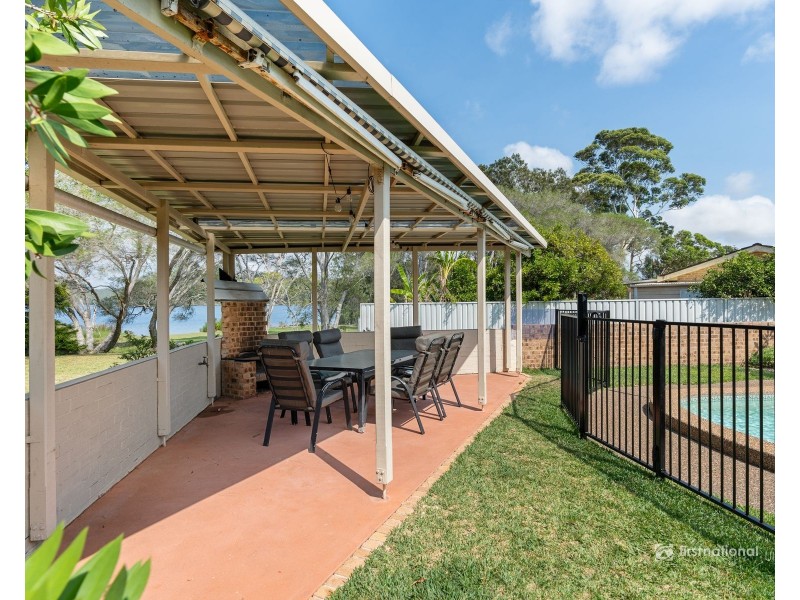 15 Casuarina Close, Burrill Lake NSW 2539