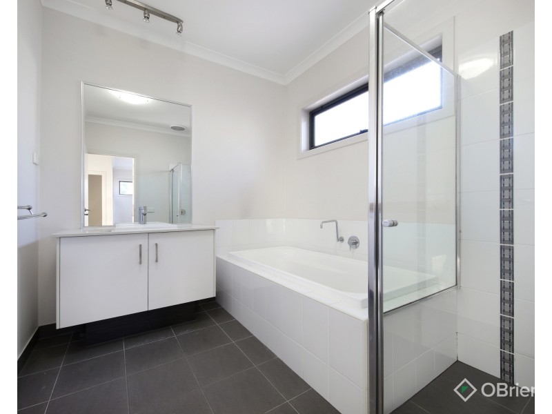 2/7 Prince Edward Avenue, Mckinnon VIC 3204