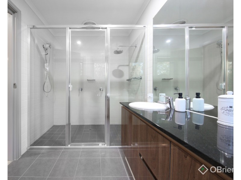 24 St Andrews Drive, Heatherton VIC 3202