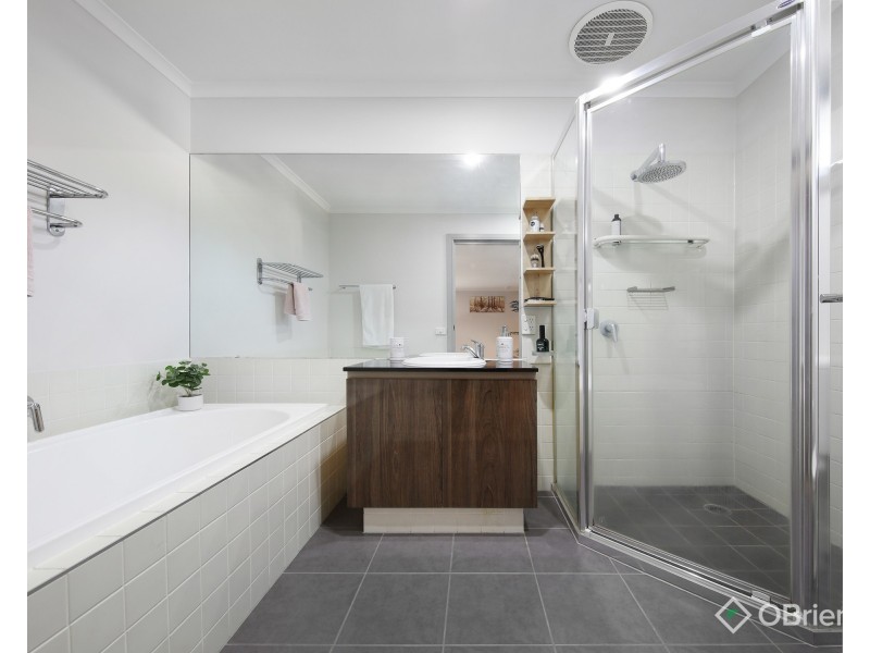 24 St Andrews Drive, Heatherton VIC 3202