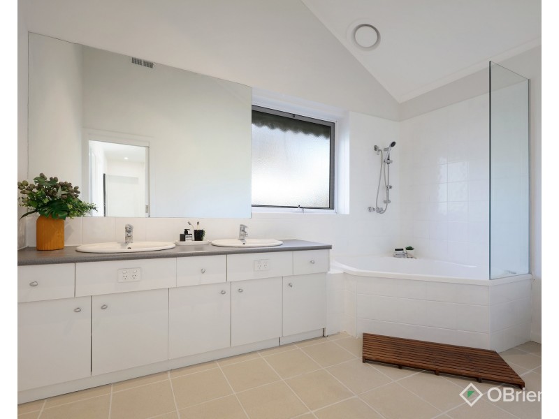 33 Inga Street, Burwood East VIC 3151