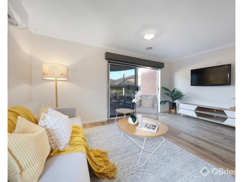 33 Babylon Crescent, Clyde North VIC 3978