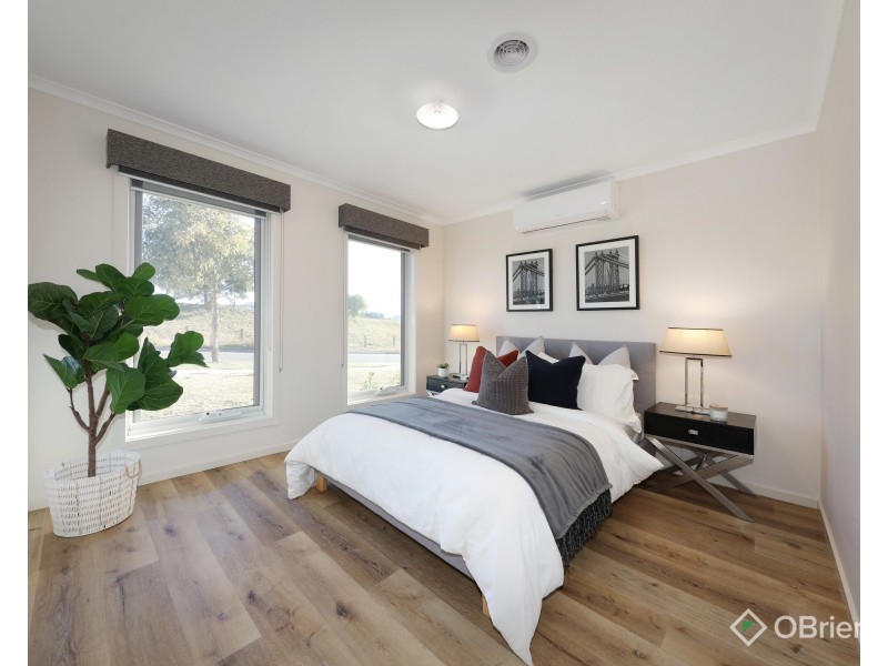 33 Babylon Crescent, Clyde North VIC 3978