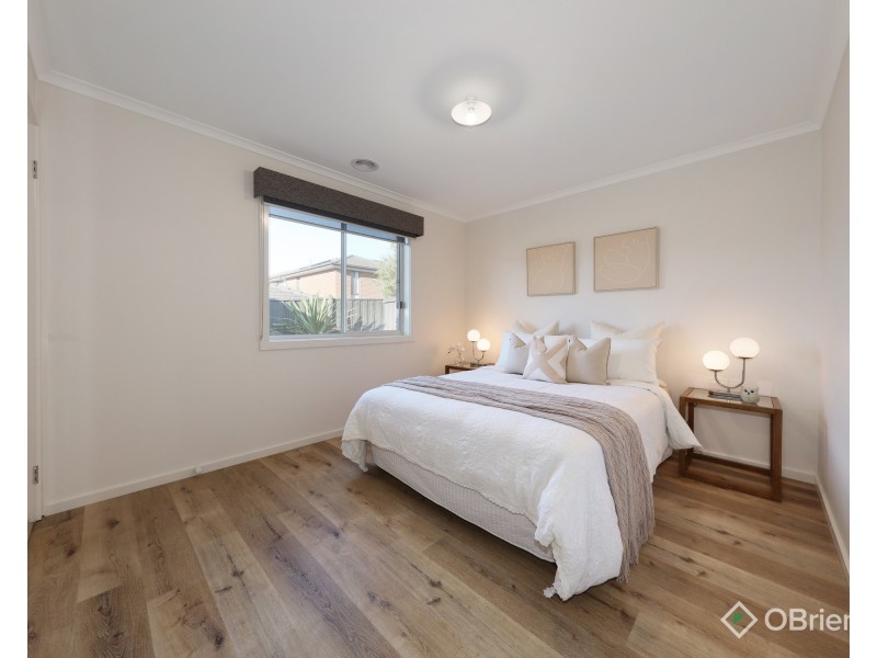 33 Babylon Crescent, Clyde North VIC 3978