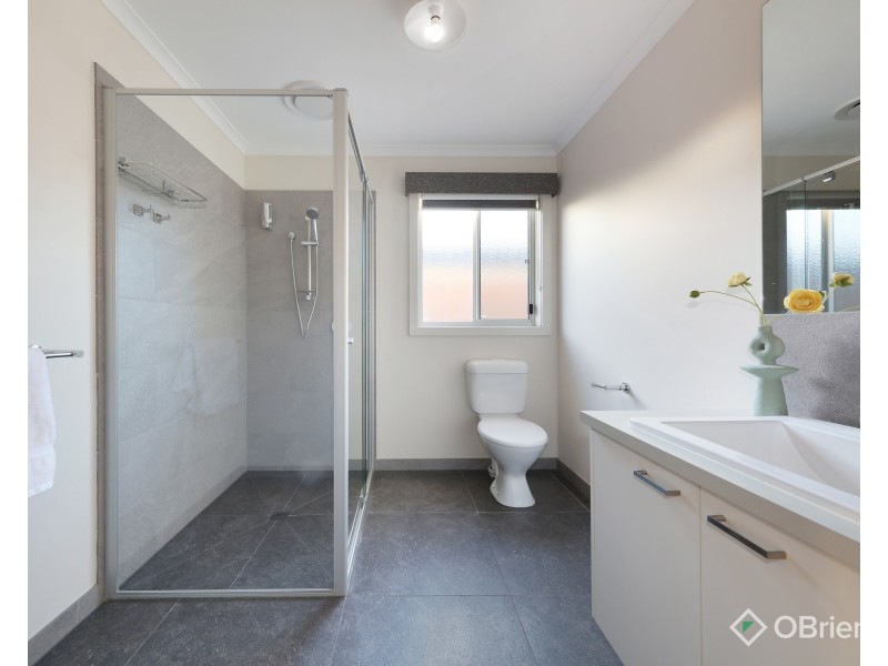 33 Babylon Crescent, Clyde North VIC 3978