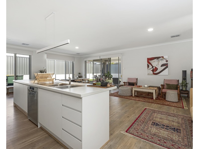30 Lindholm Parade, Hayborough SA 5211