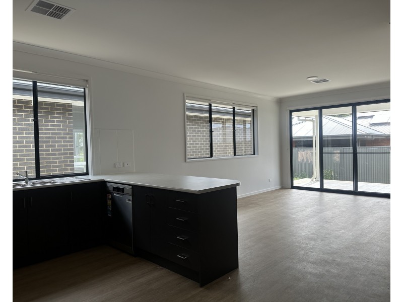 4 Raylene Court, Blakeview SA 5114