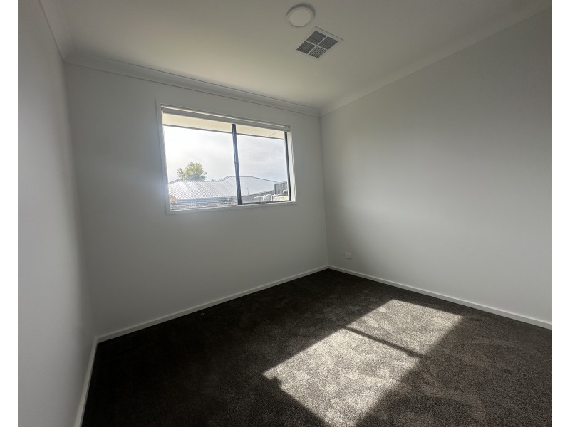 4 Raylene Court, Blakeview SA 5114