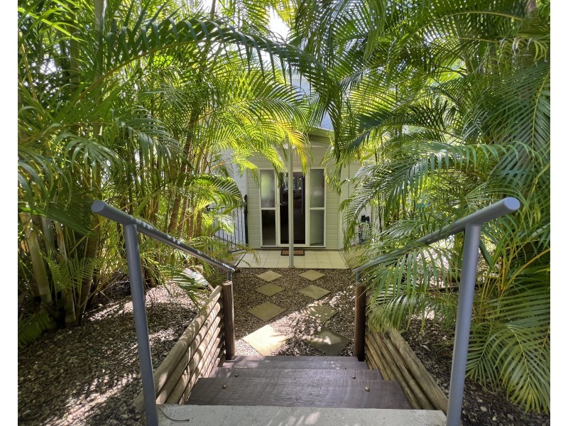 2 Flinders Street, Cooktown QLD 4895