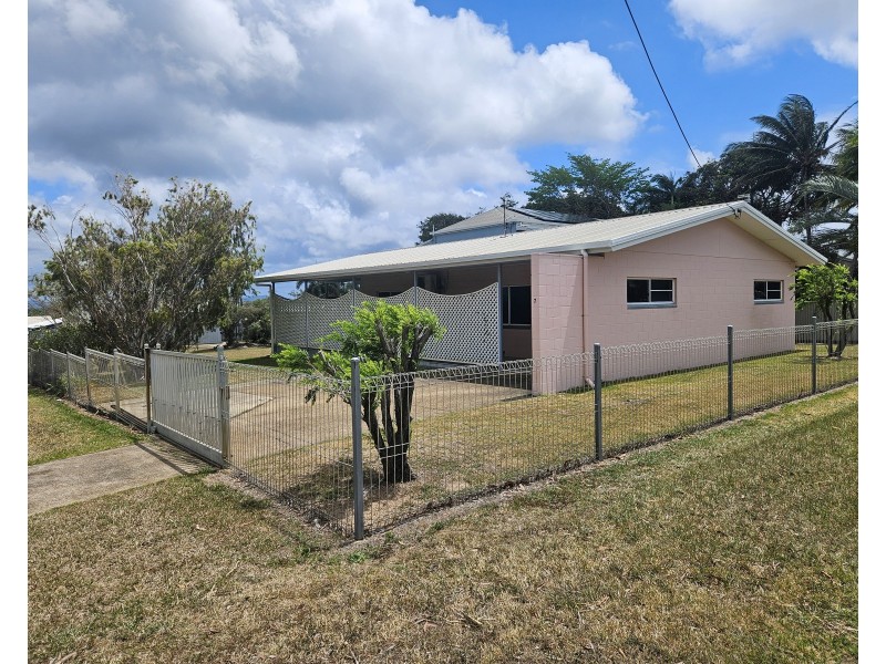 7 Hogg Street, Cooktown QLD 4895