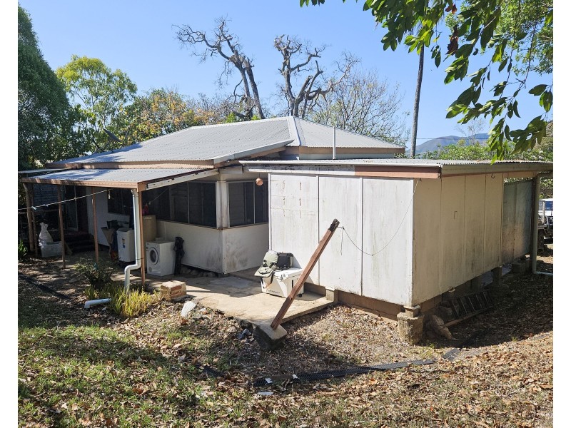 4 Furneaux street, Cooktown QLD 4895