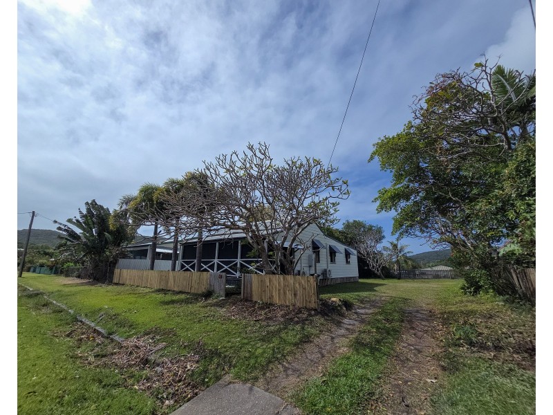 82 Hope Street, Cooktown QLD 4895
