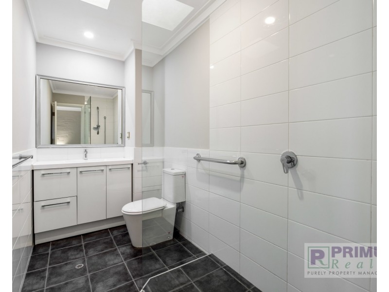 3/8 Robert Street, Como WA 6152