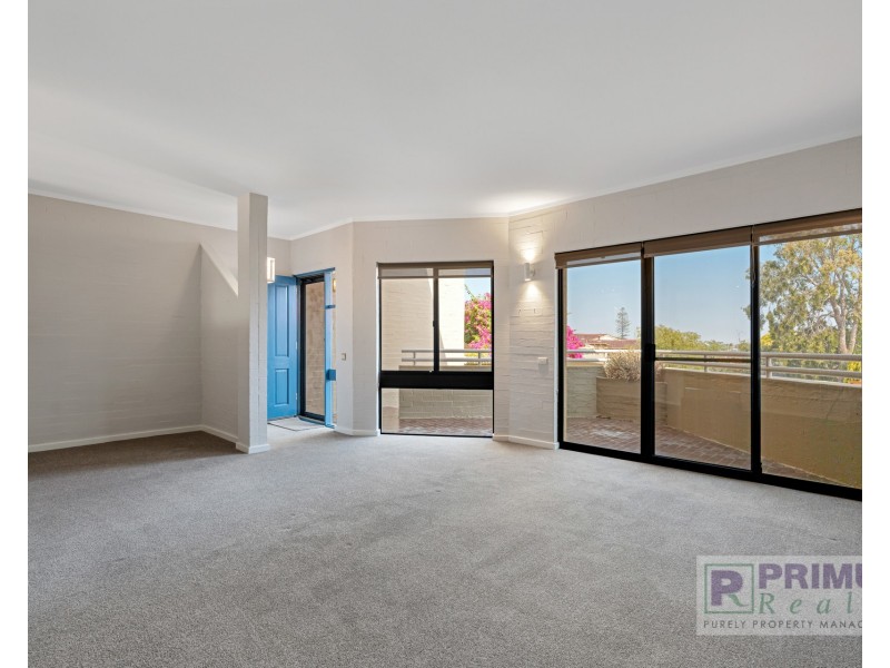 3/8 Robert Street, Como WA 6152