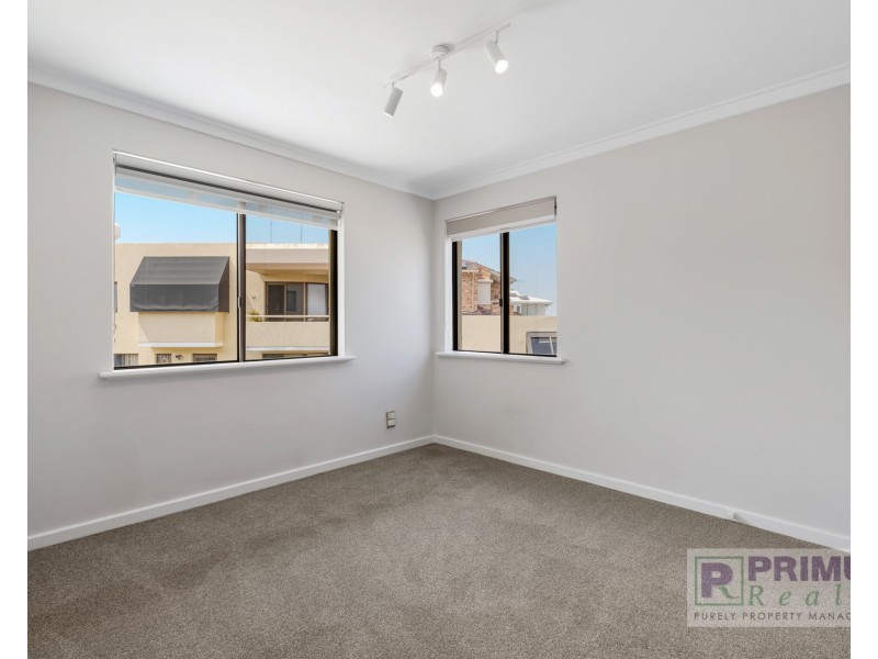 3/8 Robert Street, Como WA 6152