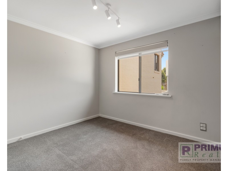 3/8 Robert Street, Como WA 6152