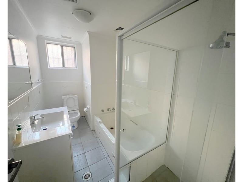 8/168 Sandal Crescent, Carramar NSW 2163